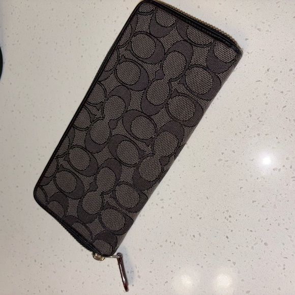 COACH monogram wallet - Picture 6 of 6